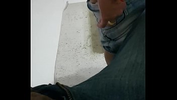 sex поедание новой невесты на диване porn