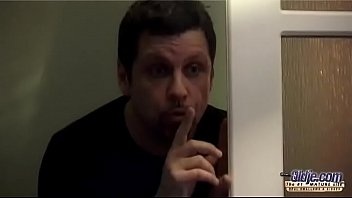 sex 若い妻は大きなハードコックを持っている彼女の義父と浮気します porn