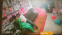 sex посмотри на это девушка начала заниматься сексом с девушкой в магазине быть пойманным в магазине заключен в камеру porn