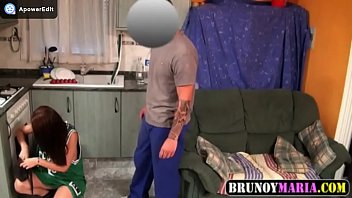 sex настоящее видео шпионская камера горячая женщина и сантехник в доме porn