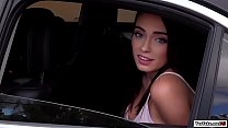sex хорошенькая крошка трахается с незнакомцем porn
