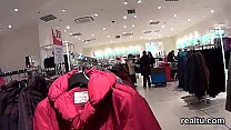 sex симпатичного чешского котенка соблазнили в торговом центре и трахнули в видео от первого лица porn