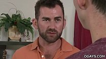 sex ベンハイトは彼のメンターの太いコックを吸う porn