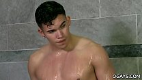 sex イケメンラテン系はシャワーで空想します porn