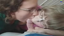 sex мать и ее друг делают минет и кончают в рот porn