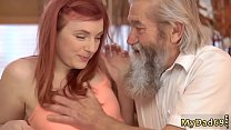 sex старик и молодая девушка с большим членом и юная блондинка трахают парня в анал xxx sex porn