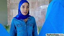 sex 小柄なイスラム教徒のは2人の麻薬密売人に犯された porn