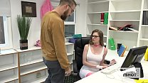 sex великолепную офисную шлюху уничтожил случайный парень из интернета porn