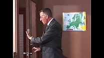 sex возбужденная совершеннолетняя тинка получает в ее сладкую бритую киску пухлый хуй porn