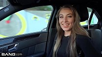 sex jessie wylde демонстрирует свои навыки минета на публике porn