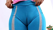 sex удивительная огромная пышная камелтая и тугая круглая задница в леггинсах porn