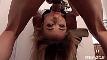 sex худенькая юная порнозвезда новичок кэнди кросс любит запретные фрукты и знает что члены и бананы предназначены для porn