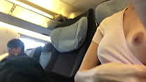 sex любительница незаметно показывает нам свою грудь в поезде porn