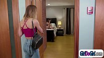 sex няня картер круз целуется с алиной лопес и лижет ей лицо porn