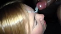 sex жена принимает камшот на лицо от черного члена porn