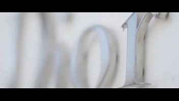 sex горячая женщина получает темный молоток чтобы разбить ее пизду в видео от первого лица porn
