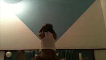 sex влезая в шаловливую брюнетку и она танцует и качается на моем члене porn