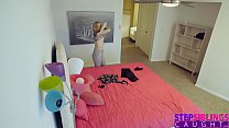 sex stepbroは彼のコックをstepsistersのteenpussys7e2に滑り込ませます porn