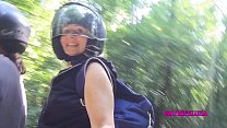 sex バイクに乗せてくれたら素敵なプレゼントをあげるよ porn
