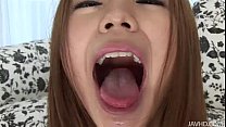 sex セリーナはバナナを舐めたり吸ったりしながら果物への愛情を示します porn