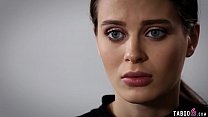 sex stepbroは彼の若い義理の妹を完全にコントロールしています porn