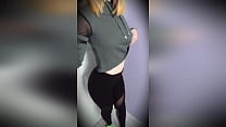 sex хорошенькая русская 18 летняя девушка снимает с себя одежду на камеру мобильного телефона porn