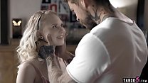 sex юная девственница лжет парню в колледже о своей девственности porn