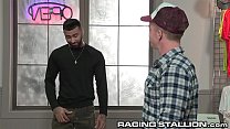 sex ragingstallionセクシーな毛深いラテン系のパピは吸われて顔は激しくファックします porn