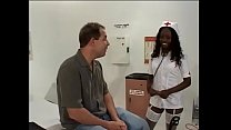 sex шаловливая черная медсестра обожает сосать и трахаться с белым чуваком в клинике porn