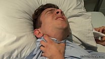 sex транс в нижнем белье анально заставляет чувака кончить porn
