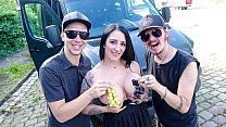 sex bums bus немецкую грудастую крошку queen paris сняли и оттрахали в фургоне porn