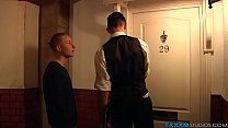 sex 甘くて硬いお尻のクソセッションに憧れる下のイケメン porn