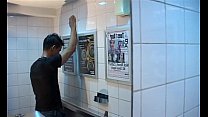 sex сексуальную шлюшкуэмигрантку трахают в туалете паба porn