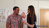 sex необычная красотка получает камшот на лицо глотая весь сок porn