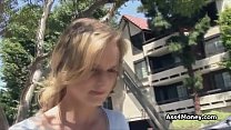 sex блондинка скачет на твердом члене на улице за деньги porn
