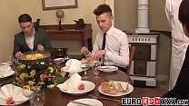 sex официанттвинк сосет и скачет на хуе после ужина porn