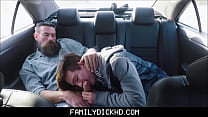 sex сводный сынтвинк и его отчим трахаются на заднем сиденье своей машины во время практики вождения porn