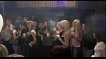sex брюнетка в слотах для волос жестко трахается и глотает шариковое тесто от черного члена porn