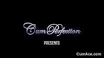sex злая красотка получает камшот на ее лицо поедая весь эякулят porn