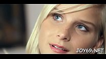 sex очаровательная девушкаподросток достигшая совершеннолетия трет киску чтобы получить оргазм porn