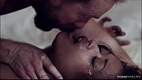 sex 彼女のマスターのために鎖でつながれていないスキンダイアモンド porn