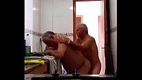 sex дедушка crown и друг трахаются на кухне porn