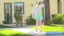 sex горячая грудастая юная блондинка алана трахает пальцами ее тугую попку и ублажает ее черным дилдо в любительском porn