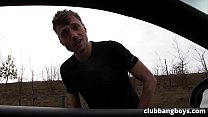 sex 孤独なヒッチハイカーは町への乗車のために肛門を吸ってファックします porn