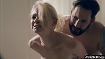 sex パパは彼のティーンをpervクライアントに娼婦します porn