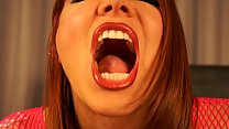 sex грудастая рыжая великанша играет и ест маленького человечка porn