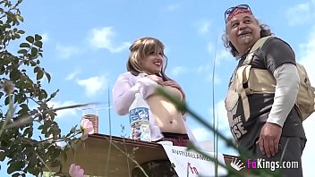 sex развратная девчушка предлагает себя для секса любому паломнику который хочет хорошего траха porn