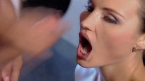 sex русская модель потрахалась и заставила парня трижды кончить ей на лицо porn
