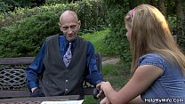 sex его молодая жена сосет и скачет на члене незнакомца porn