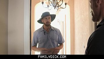 sex familydick筋肉のstepdaddyが彼のstepsonとhornypostmanをファック porn
